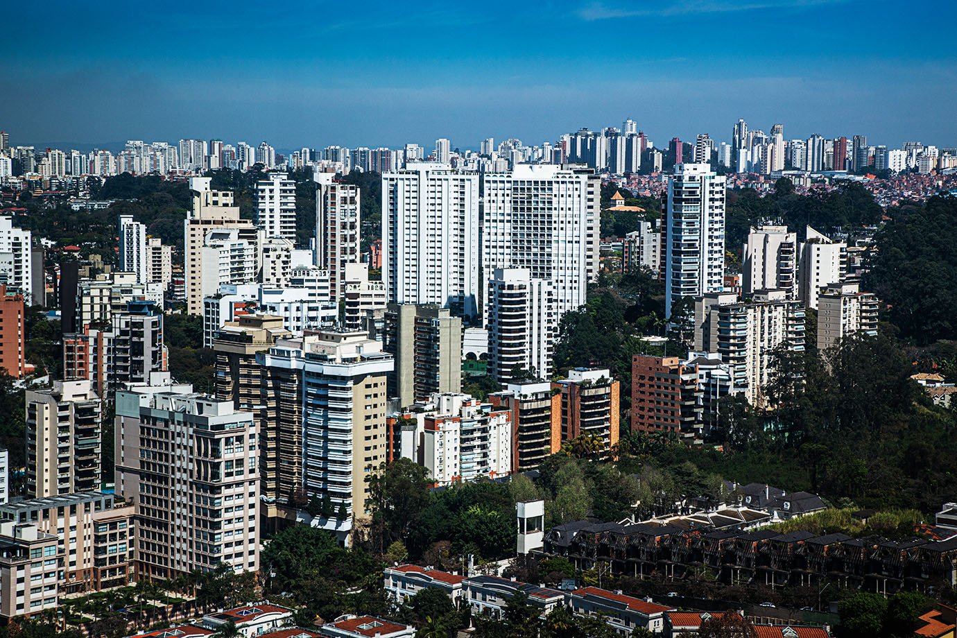 Construa Seu Patrimônio: A Engenharia Financeira que a Lira Consórcio Oferece ao Mercado Paulista